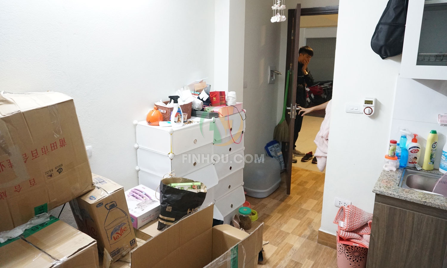 Phòng 201 diện tích 25m2 thuộc nhà 7 tầng có mã F496