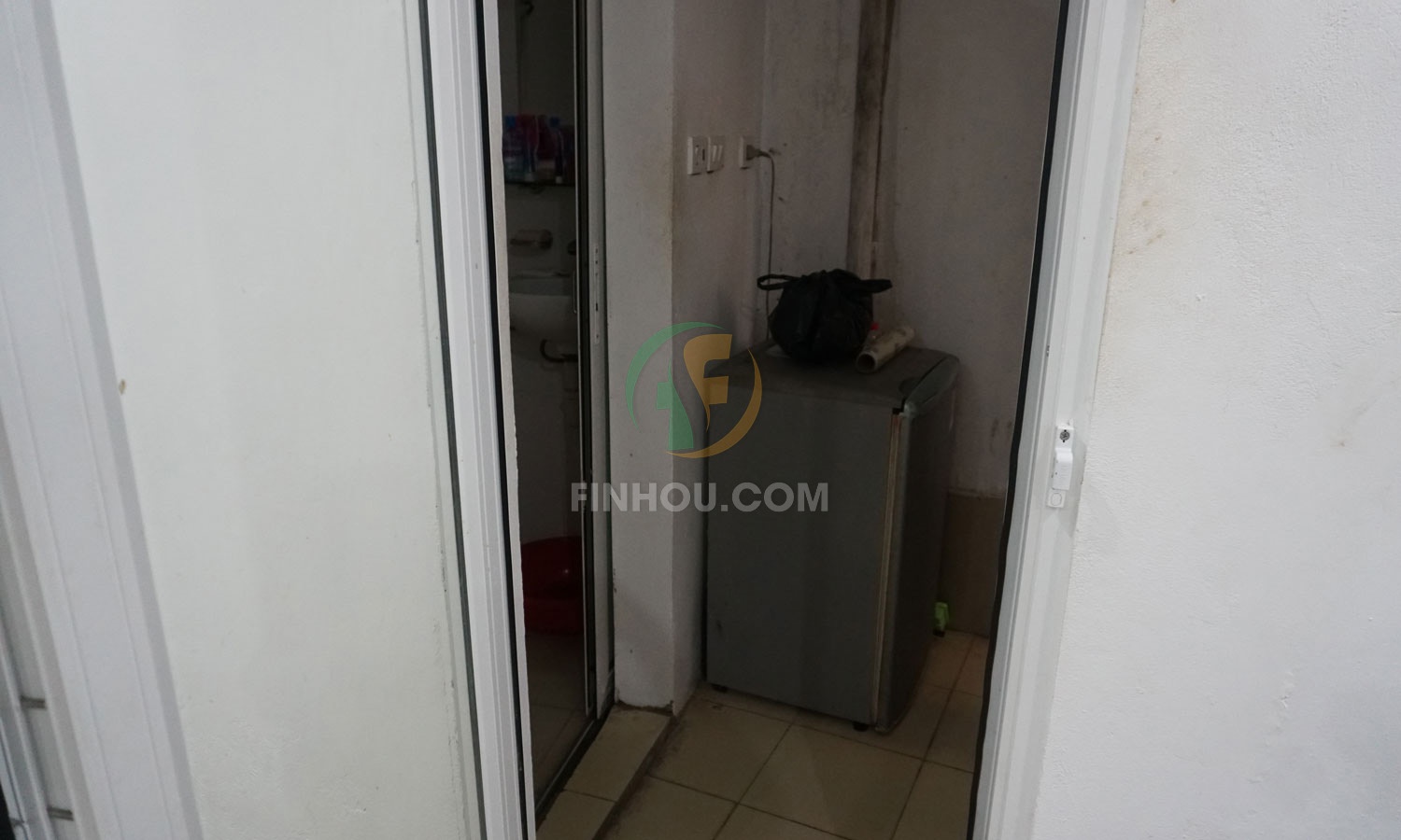 Phòng 102 diện tích 30 m2 thuộc nhà 7 tầng khu vực Lê Trọng Tấn