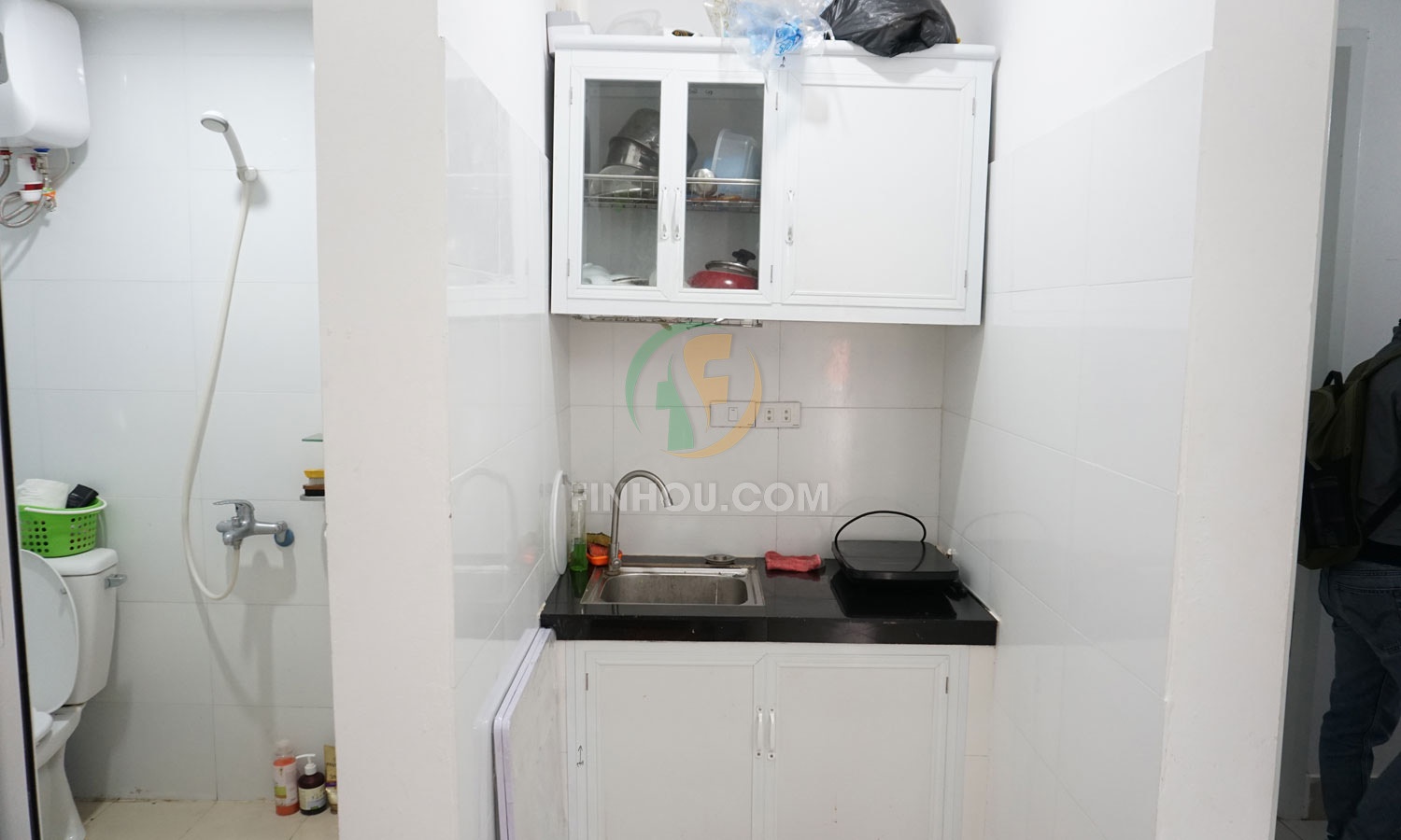 Phòng 303 diện tích 30 m2 thuộc nhà 7 tầng khu vực Lê Trọng Tấn